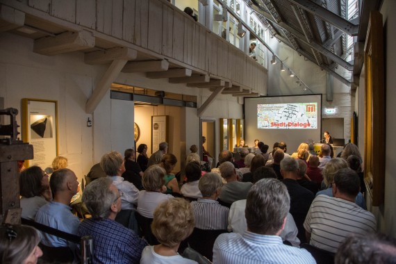 Altstadt-Dialog in der Brunnenhalle