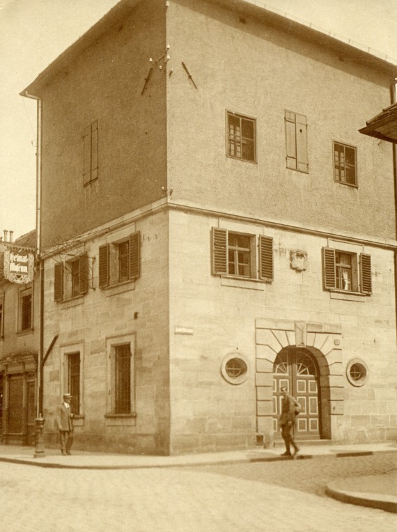 Schwarz-Weiß-Fotografie des ehemaligen Wasserturms in der Apfelstraße