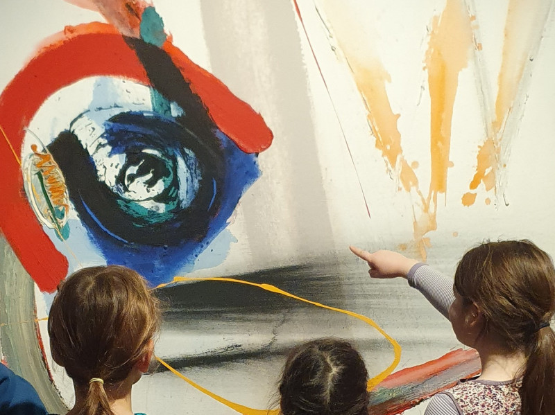 Detail einer farbigen 3D-Druck-Replik der gotischen Holzfigur der Heiligen Elisabeth aus der Altstädter Kirche